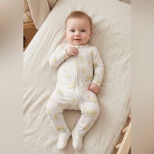 🚨Angel Dear White Baby Chicks 2 Way Zipper Footie